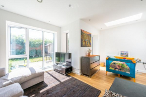 Pass the Keys Beautiful Townhouse in Acton
